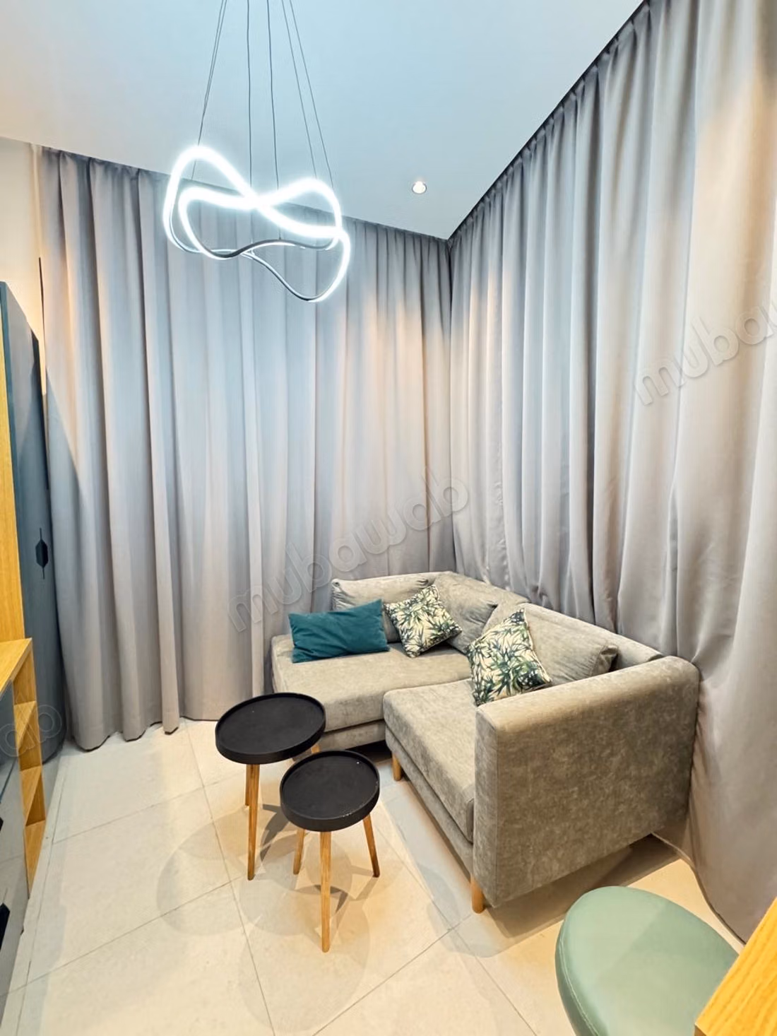 Loft con soppalco arredato