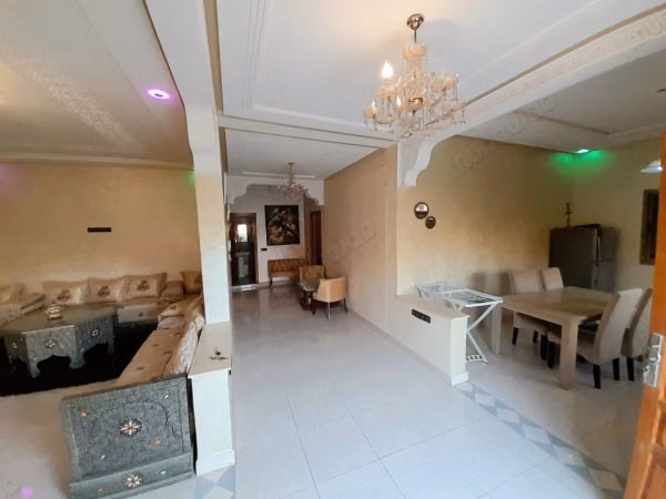 Piano villa arredato con 2 camere da letto e soggiorno in affitto