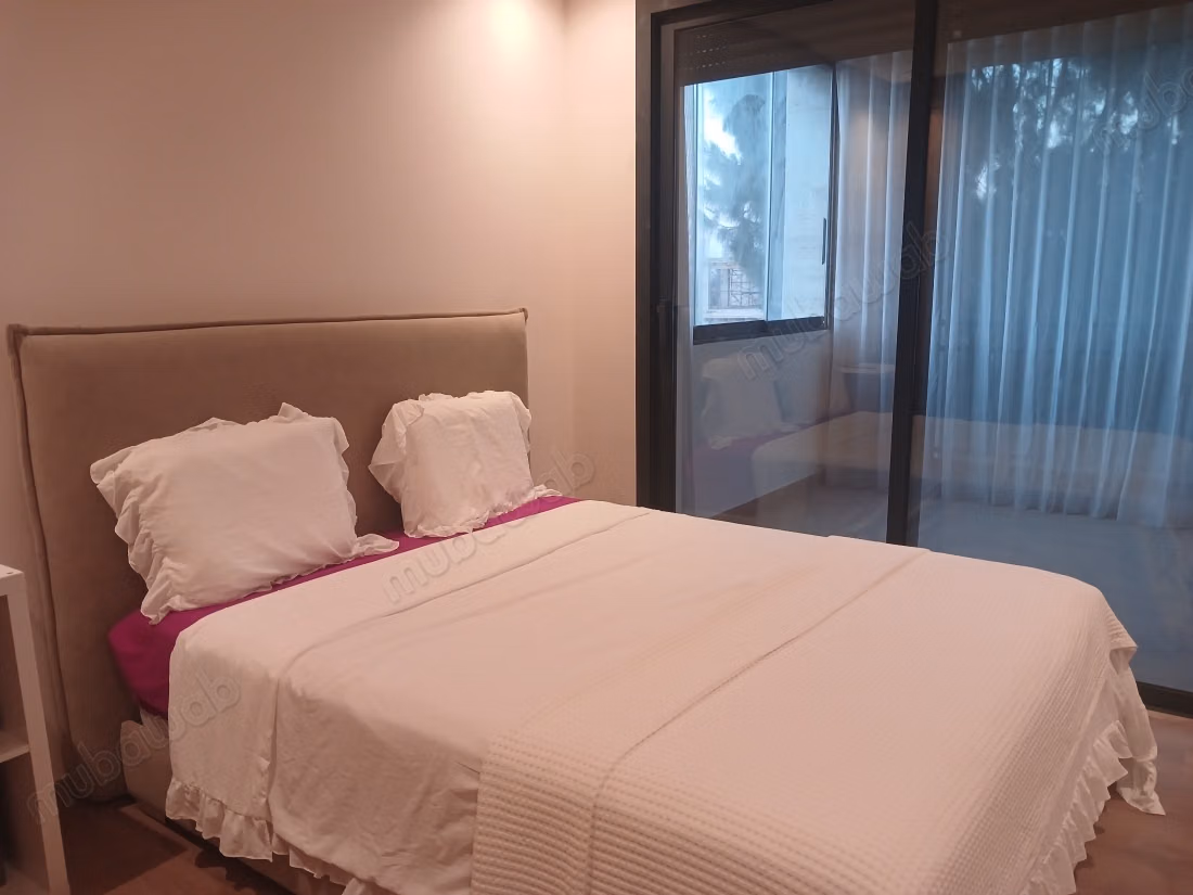 Bellissimo appartamento in affitto a Souissi. 2 camere da letto confortevoli. Salotto tipico marocchino, residenza sicura