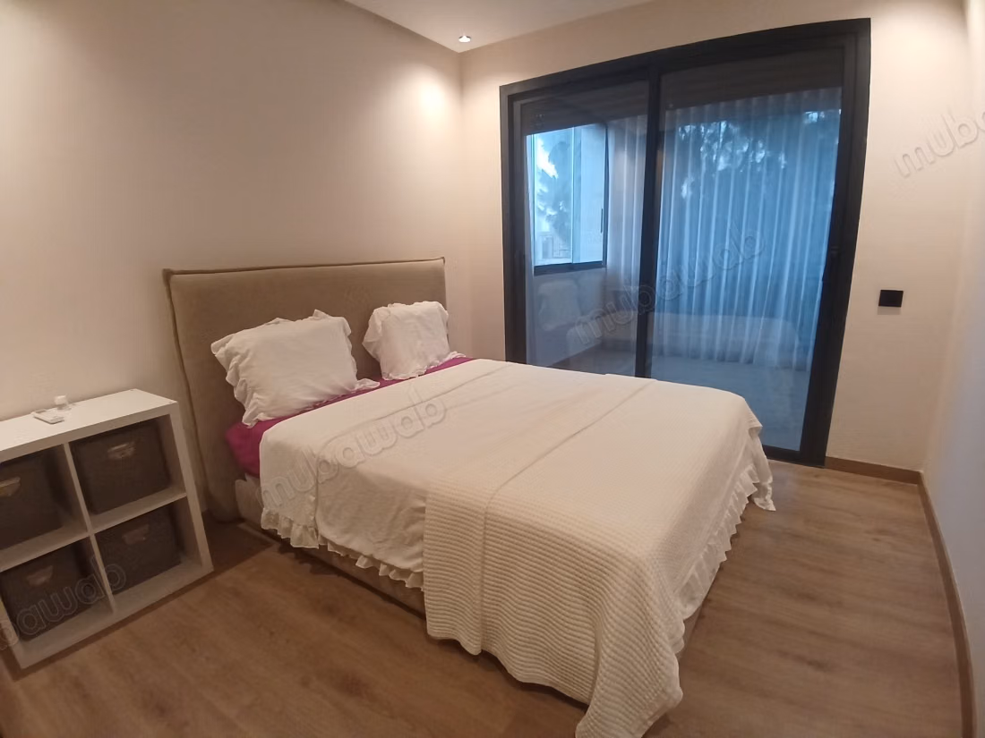 Bellissimo appartamento in affitto a Souissi. 2 camere da letto confortevoli. Salotto tipico marocchino, residenza sicura
