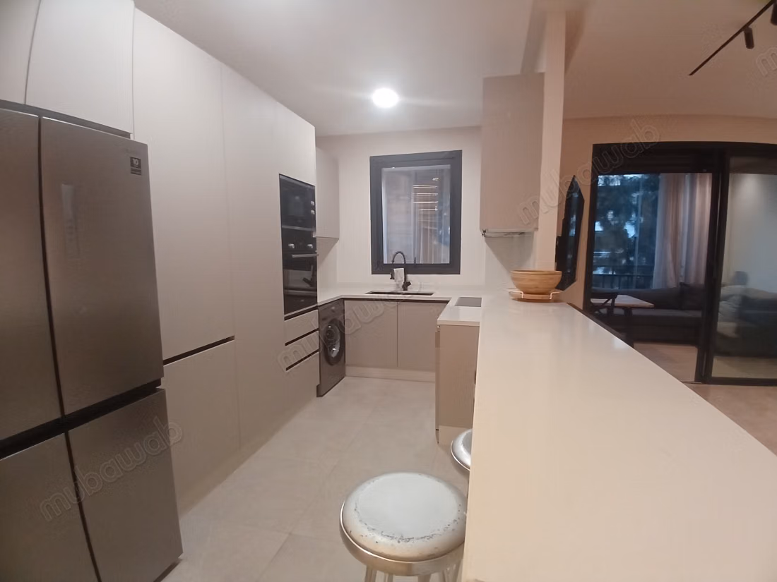 Bellissimo appartamento in affitto a Souissi. 2 camere da letto confortevoli. Salotto tipico marocchino, residenza sicura