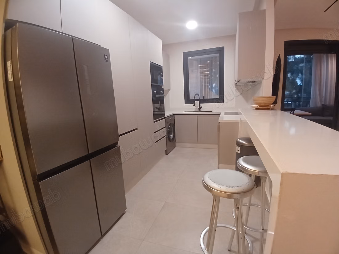 Bellissimo appartamento in affitto a Souissi. 2 camere da letto confortevoli. Salotto tipico marocchino, residenza sicura