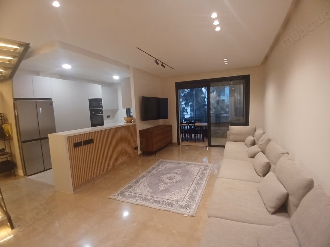 Bellissimo appartamento in affitto a Souissi. 2 camere da letto confortevoli. Salotto tipico marocchino, residenza sicura