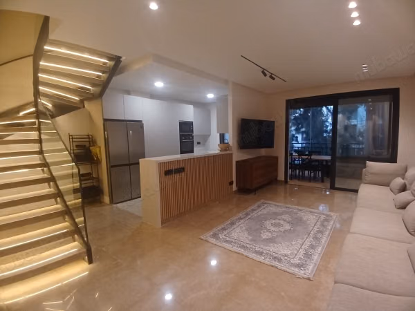 Très bel appartement en location à Souissi. 2 chambres agréables. Salon typique marocain, résidence sécurisée