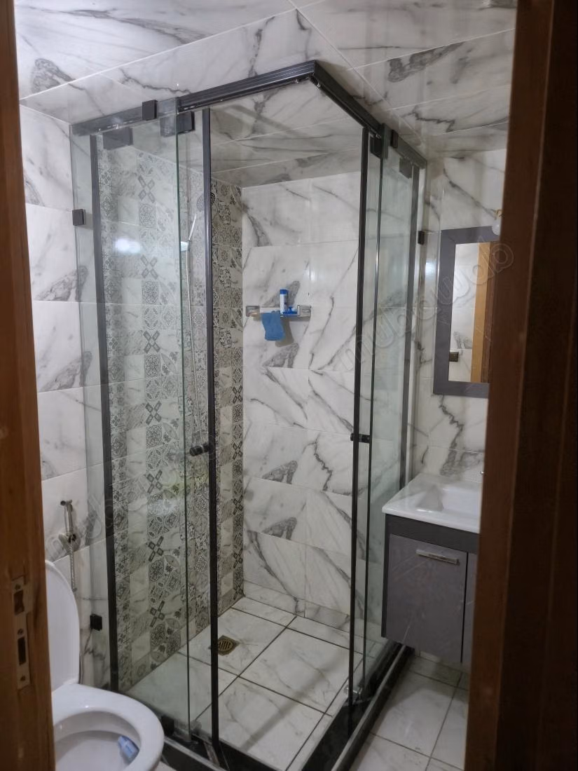 Bel appartement à vendre dans le quartier Lalla Sakina. 4 pièces confortables. Balcon lumineux — 2