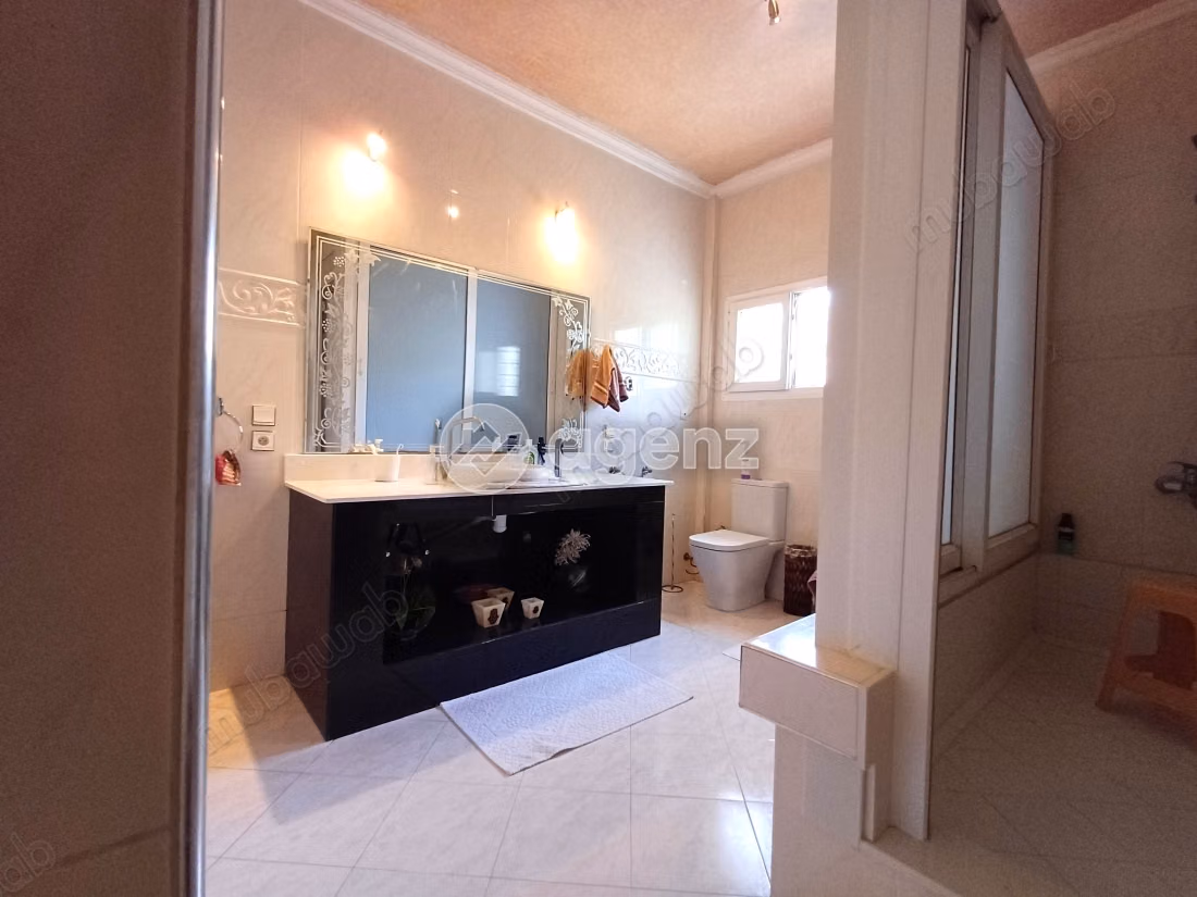 Villa à vendre 480 m², 6 chambres Cité Suisse Agadir