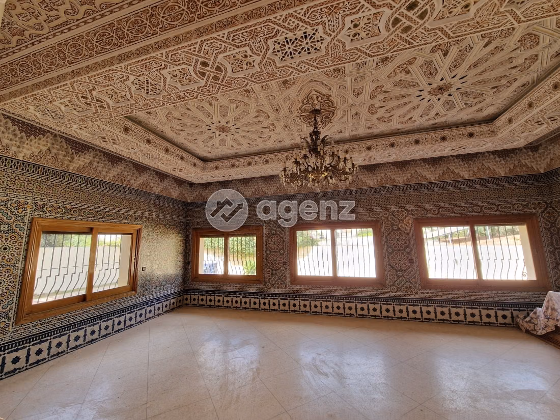 Villa in vendita 827 m², 4 camere Via Immouzer Fès