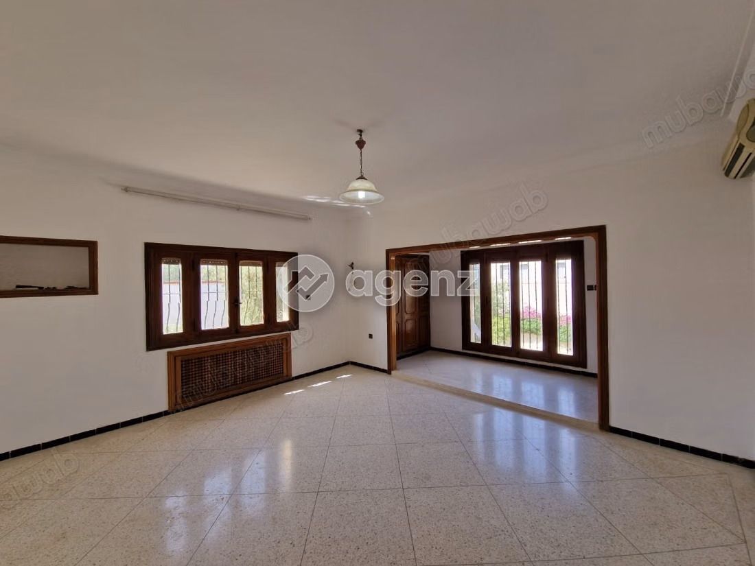 Villa in vendita 827 m², 4 camere Via Immouzer Fès