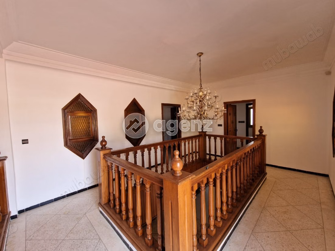 Villa in vendita 827 m², 4 camere Via Immouzer Fès