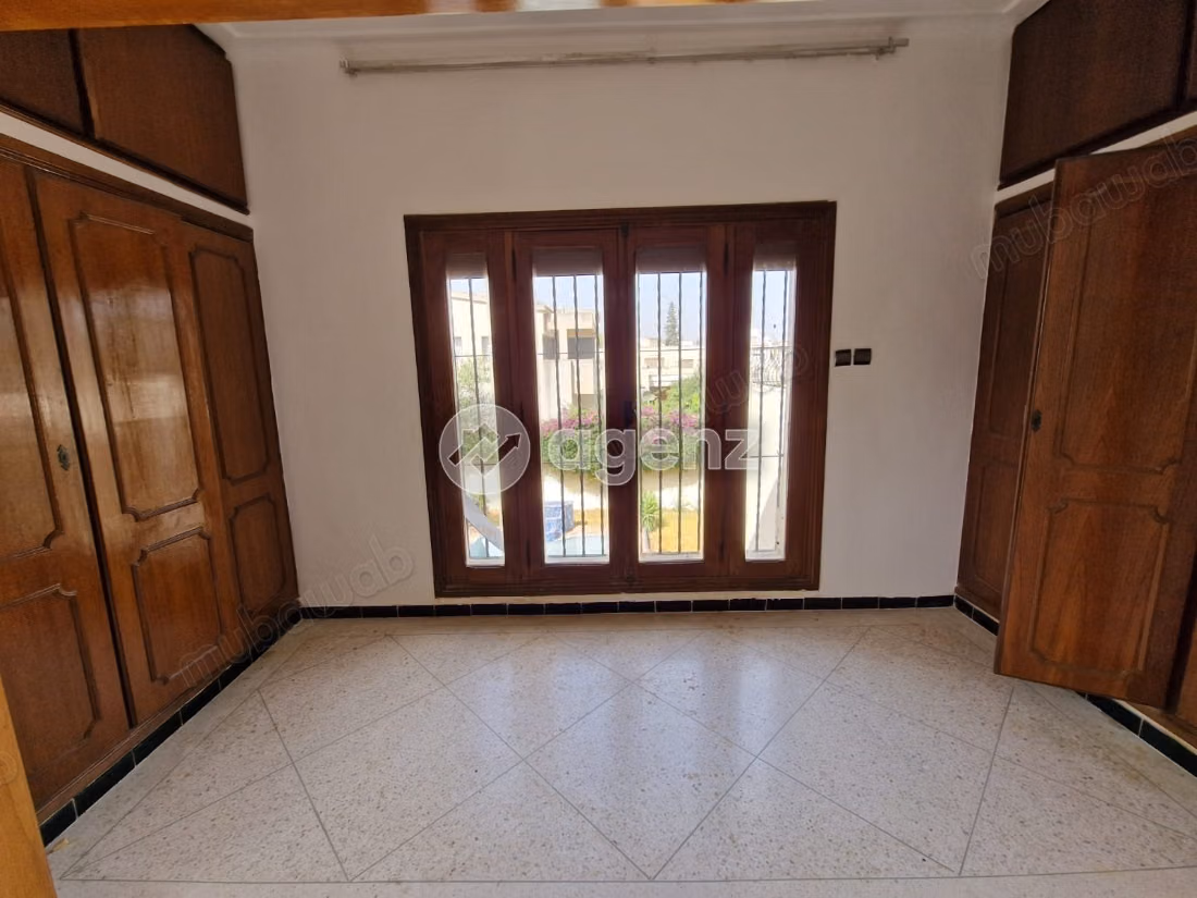 Villa in vendita 827 m², 4 camere Via Immouzer Fès