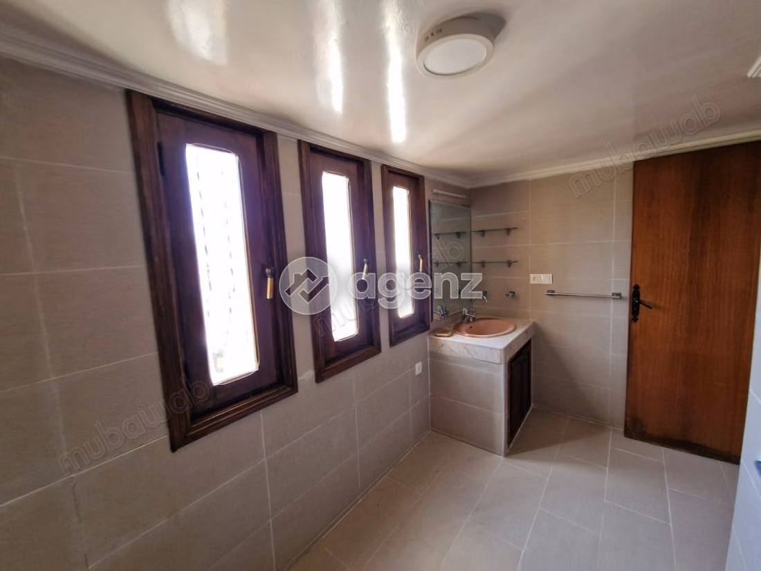 Villa in vendita 827 m², 4 camere Via Immouzer Fès
