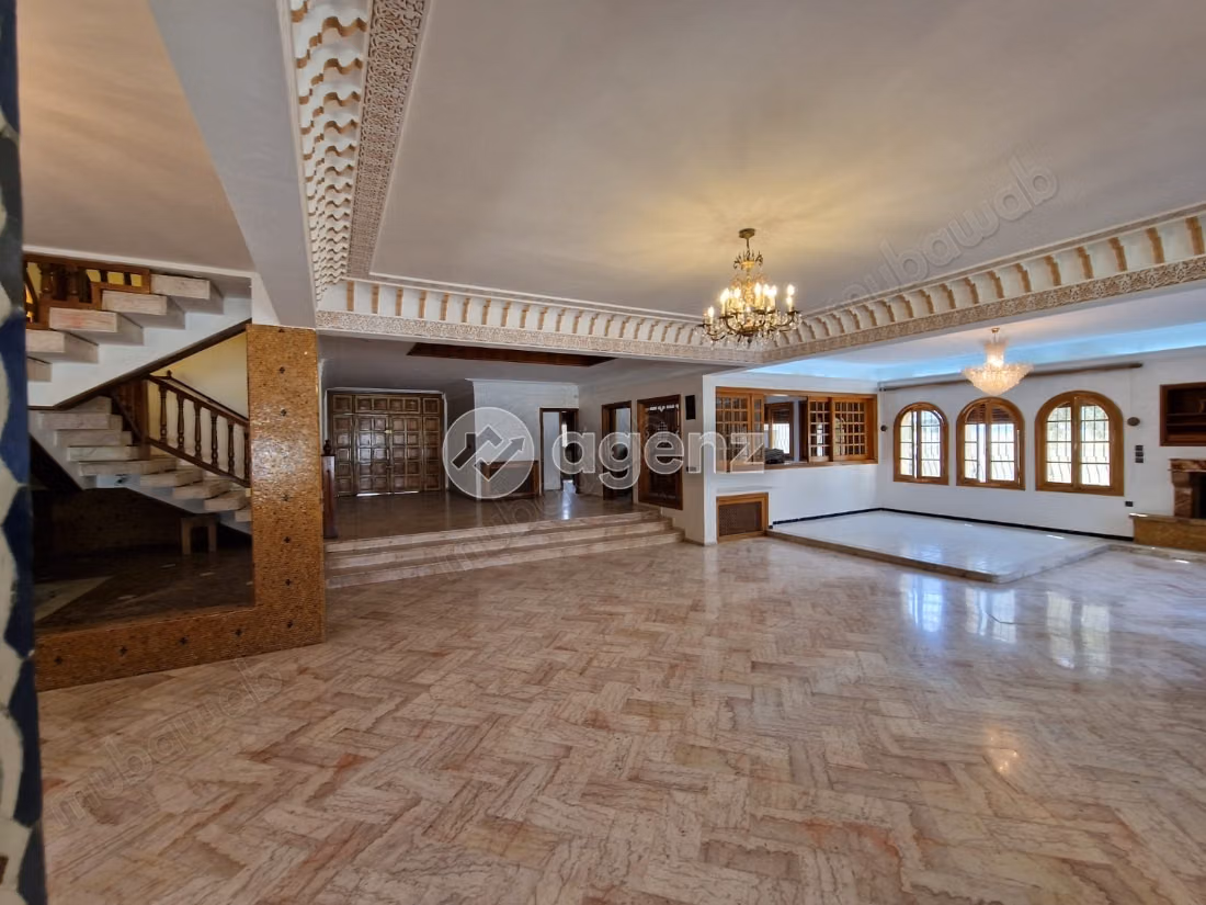 Villa in vendita 827 m², 4 camere Via Immouzer Fès
