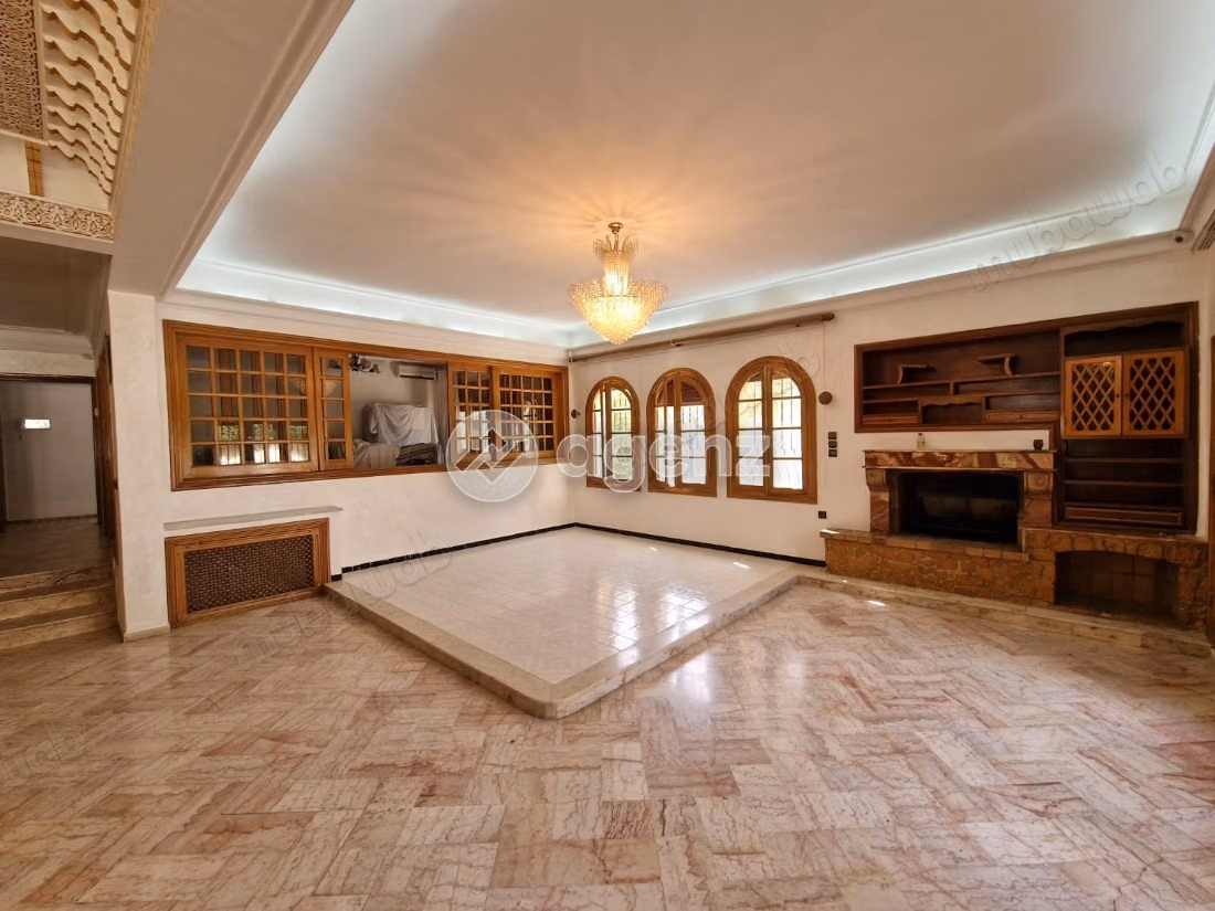 Villa in vendita 827 m², 4 camere Via Immouzer Fès
