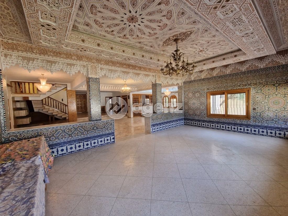 Villa in vendita 827 m², 4 camere Via Immouzer Fès