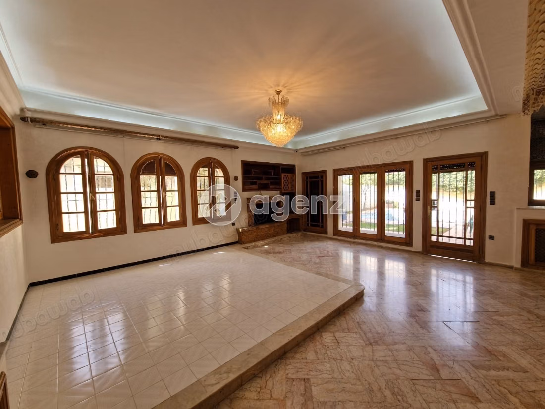 Villa in vendita 827 m², 4 camere Via Immouzer Fès