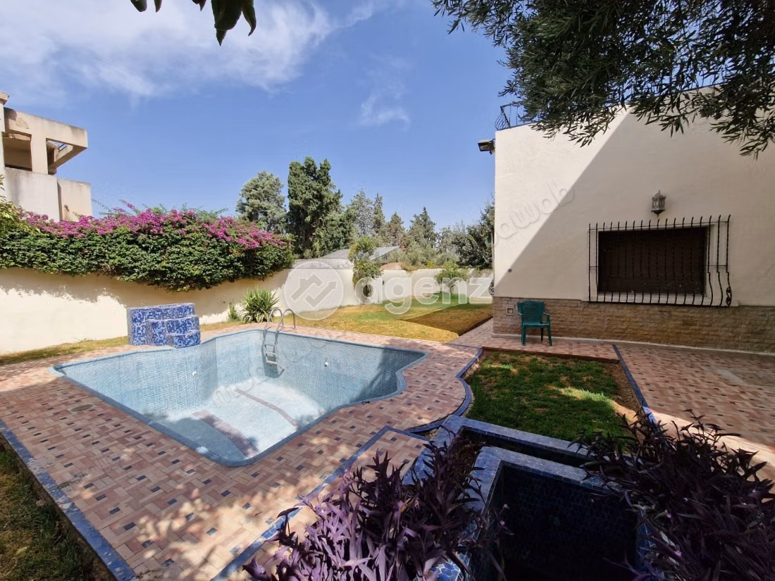 Villa in vendita 827 m², 4 camere Via Immouzer Fès
