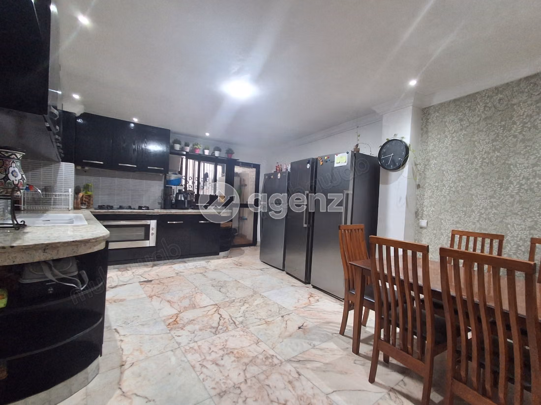 Appartement à vendre 188 m², 4 chambres 
Les Hôpitaux 
Casablanca — 3