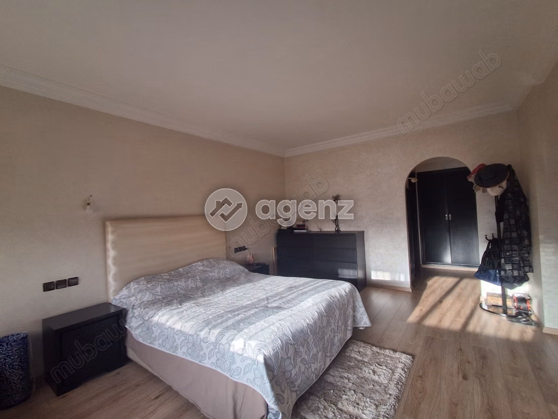 Appartement à vendre 188 m², 4 chambres 
Les Hôpitaux 
Casablanca — 2