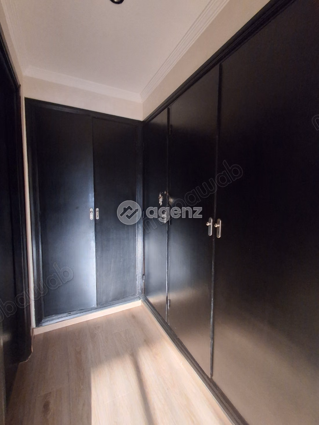 Appartement à vendre 188 m², 4 chambres 
Les Hôpitaux 
Casablanca — 5