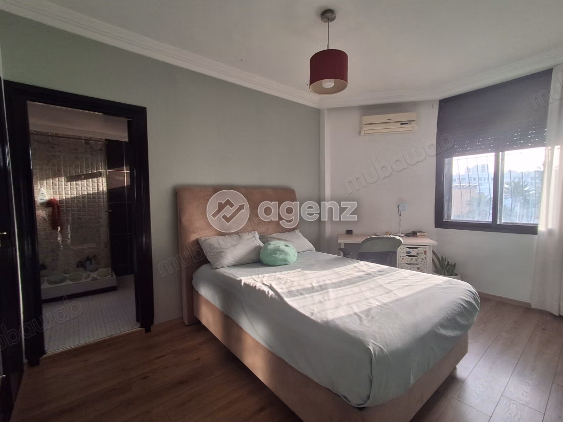 Appartement à vendre 188 m², 4 chambres 
Les Hôpitaux 
Casablanca — 4