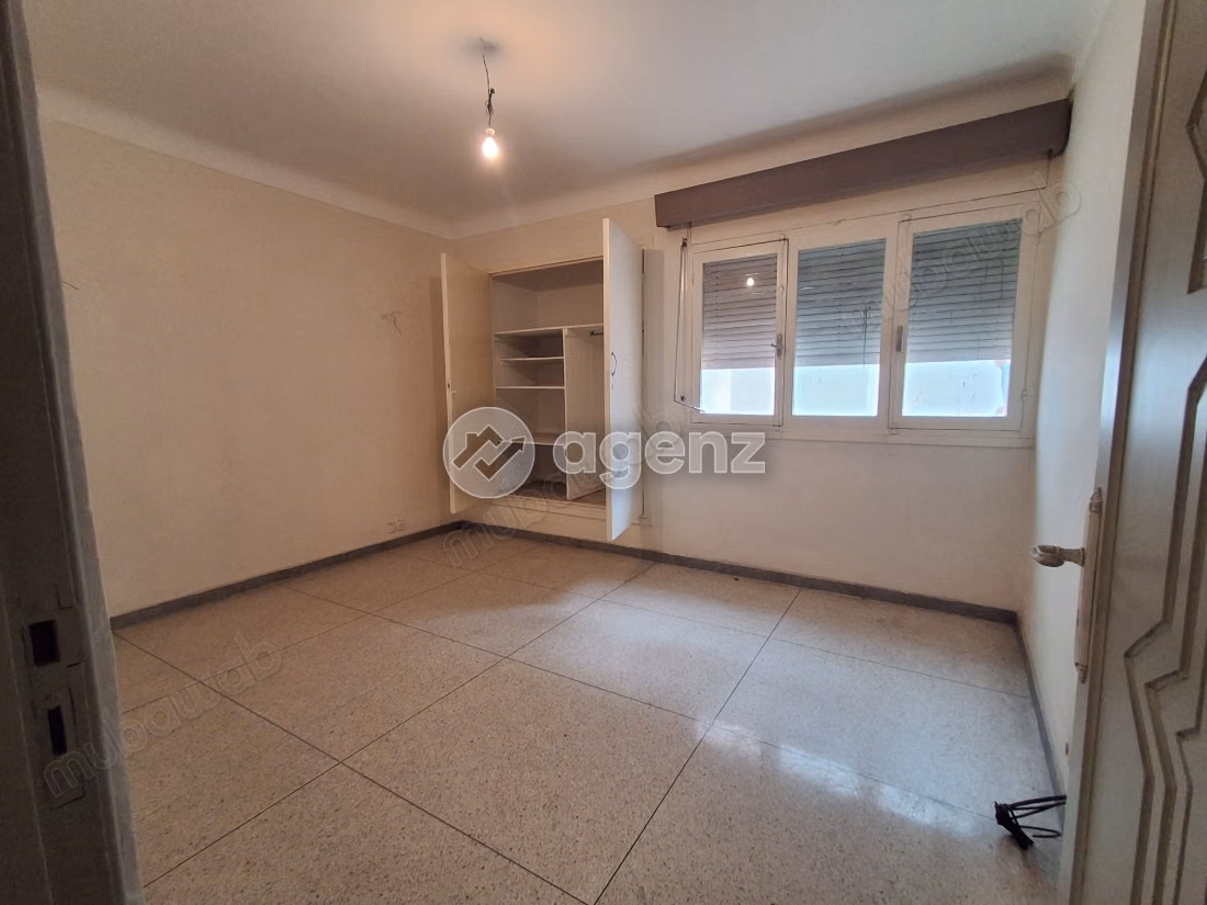 Appartement à vendre 200 m², 3 chambres 
Alsace Lorraine 
Casablanca — 5