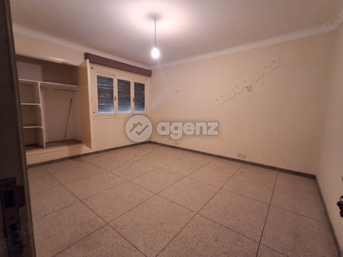 Appartement à vendre 200 m², 3 chambres 
Alsace Lorraine 
Casablanca — 2