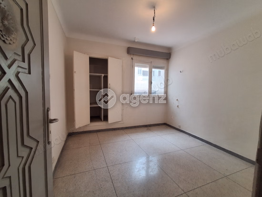 Appartement à vendre 200 m², 3 chambres 
Alsace Lorraine 
Casablanca — 6