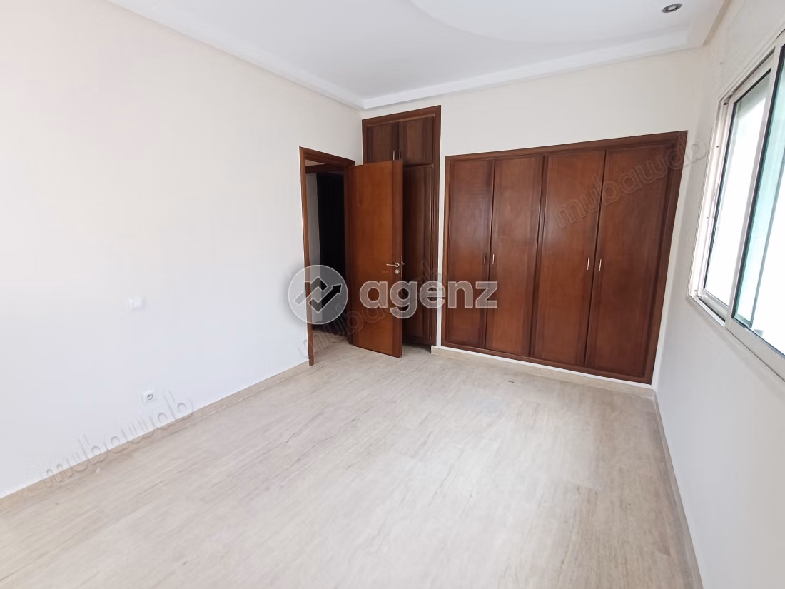Appartement à vendre 140 m², 3 chambres 
Burger Casablanca — 6