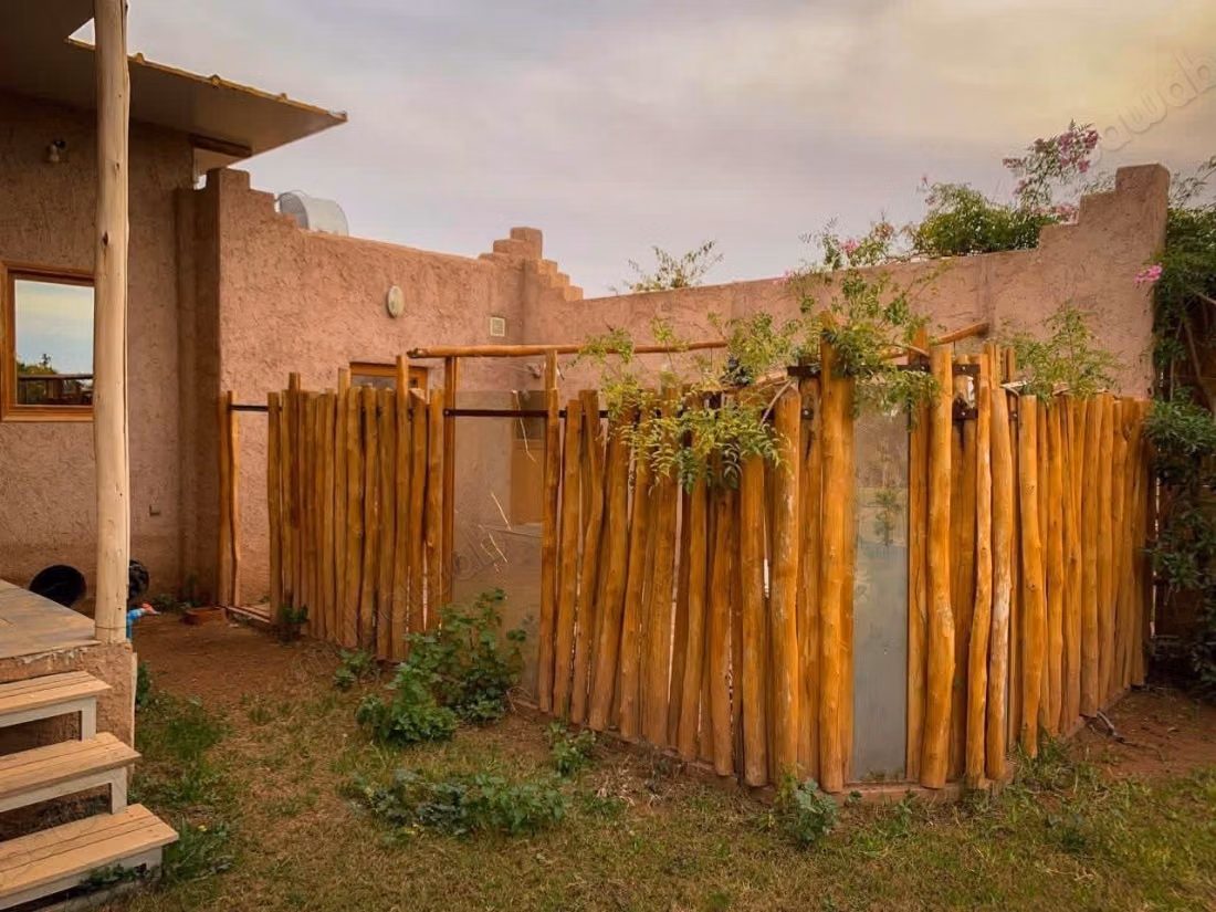 Villa de haut standing à louer à Route de Fez. 4 pièces confortables. Terrasse et jardin