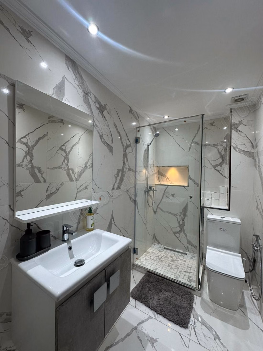 Apartamento en alquiler en Les Hôpitaux. 4 habitaciones grandes. Bien amueblado