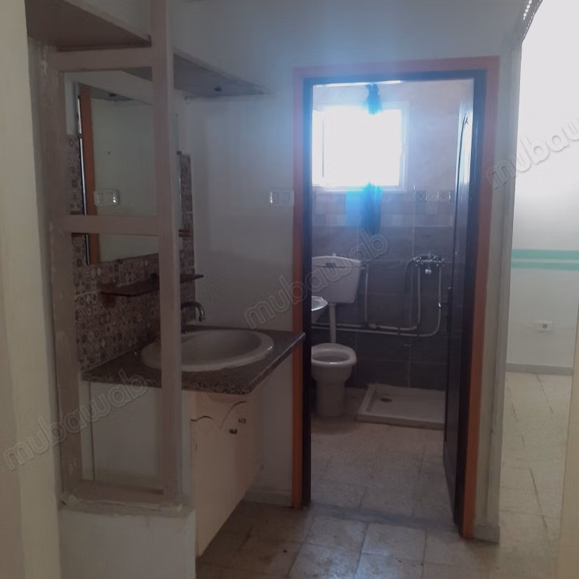 Vendita appartamento a Jaafar. Superficie di 75 m². Porta blindata