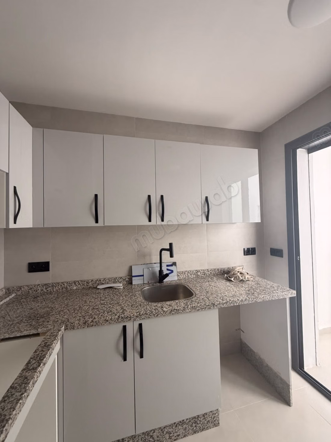 Bel appartement à vendre à Martil. Surface totale 82 m². Antenne parabolique