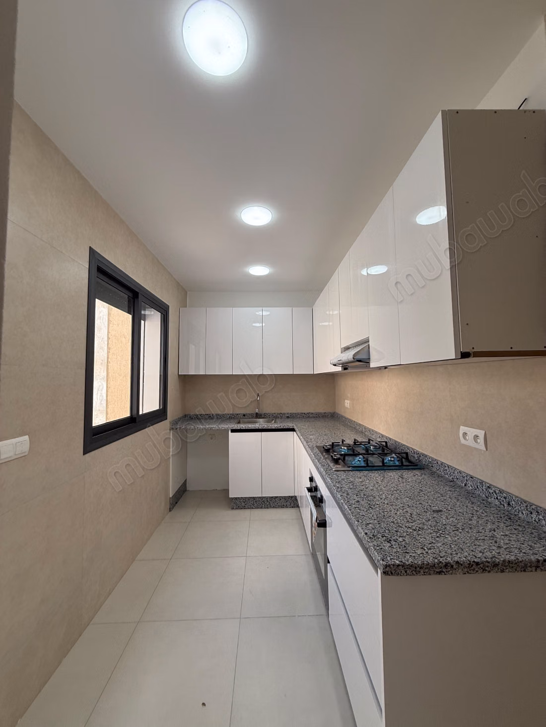 Bel appartement à vendre à Martil. Surface totale 82 m². Antenne parabolique