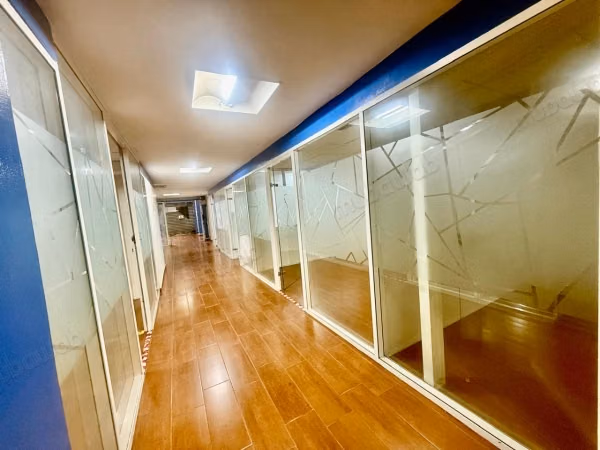 Commercial Space 329 m² City Center