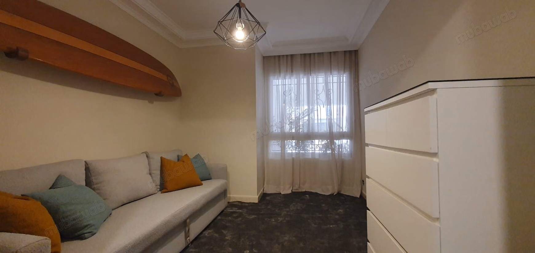Bel appartement en location à Triangle d'Or. 3 pièces. Service de concierge, cheminée