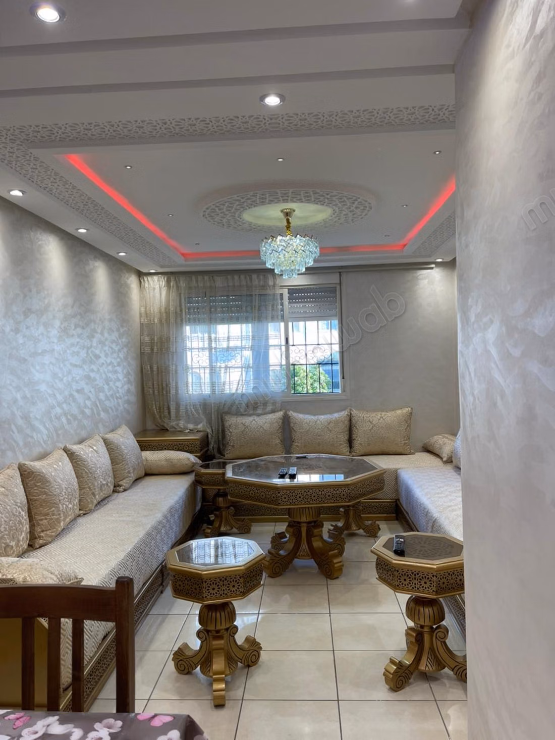 Appartements te huur op de luchthaven. 2 comfortabele kamers. Stevige deur, Marokkaanse lounge