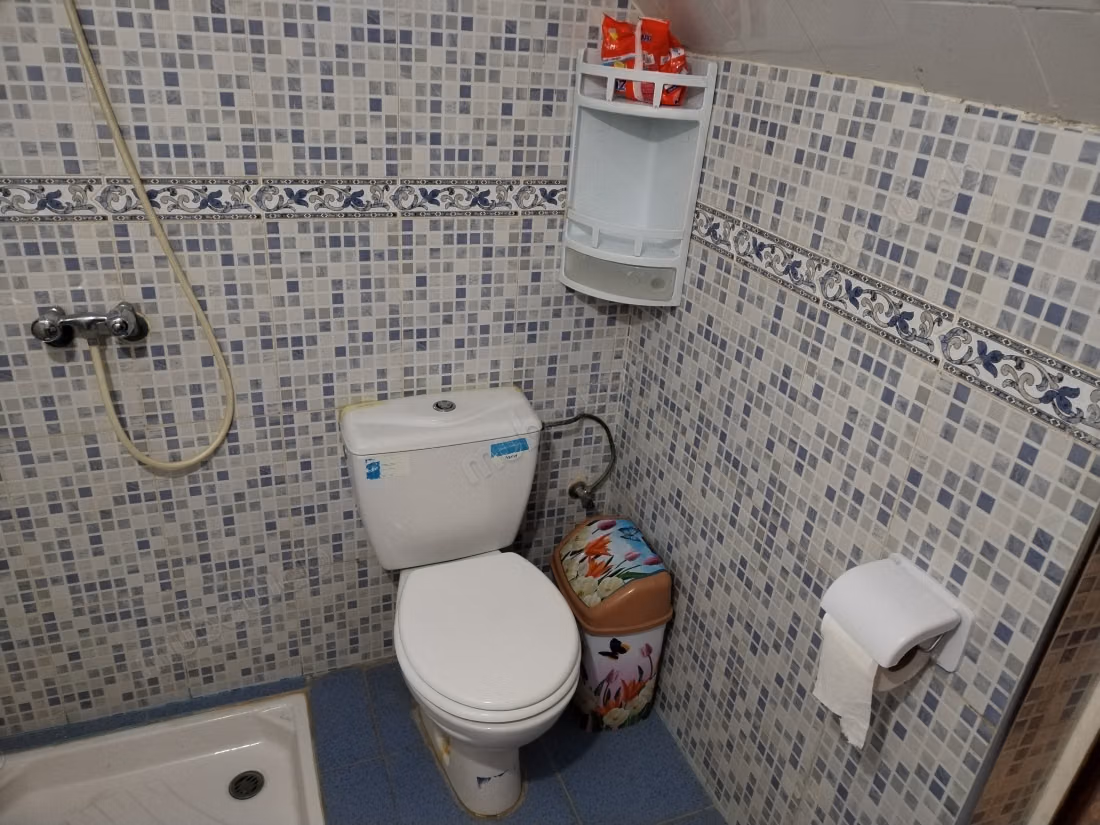 Vakantieappartement te huur in Hay Mohammadi. 2 mooie kamers. Parkeerplaatsen en terras