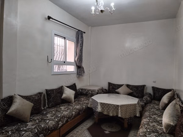 Vakantieappartement te huur in Hay Mohammadi. 2 mooie kamers. Parkeerplaatsen en terras