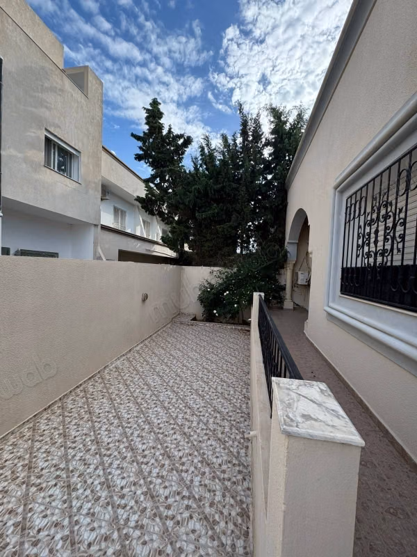 Une villa a vendre à cite ryadh kelibia