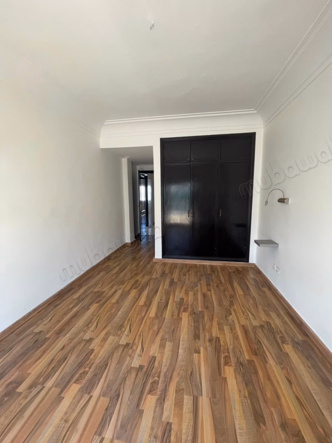 Vente d'un bel appartement à Les Hôpitaux. 2 pièces. Système de parabole et résidence sécurisée