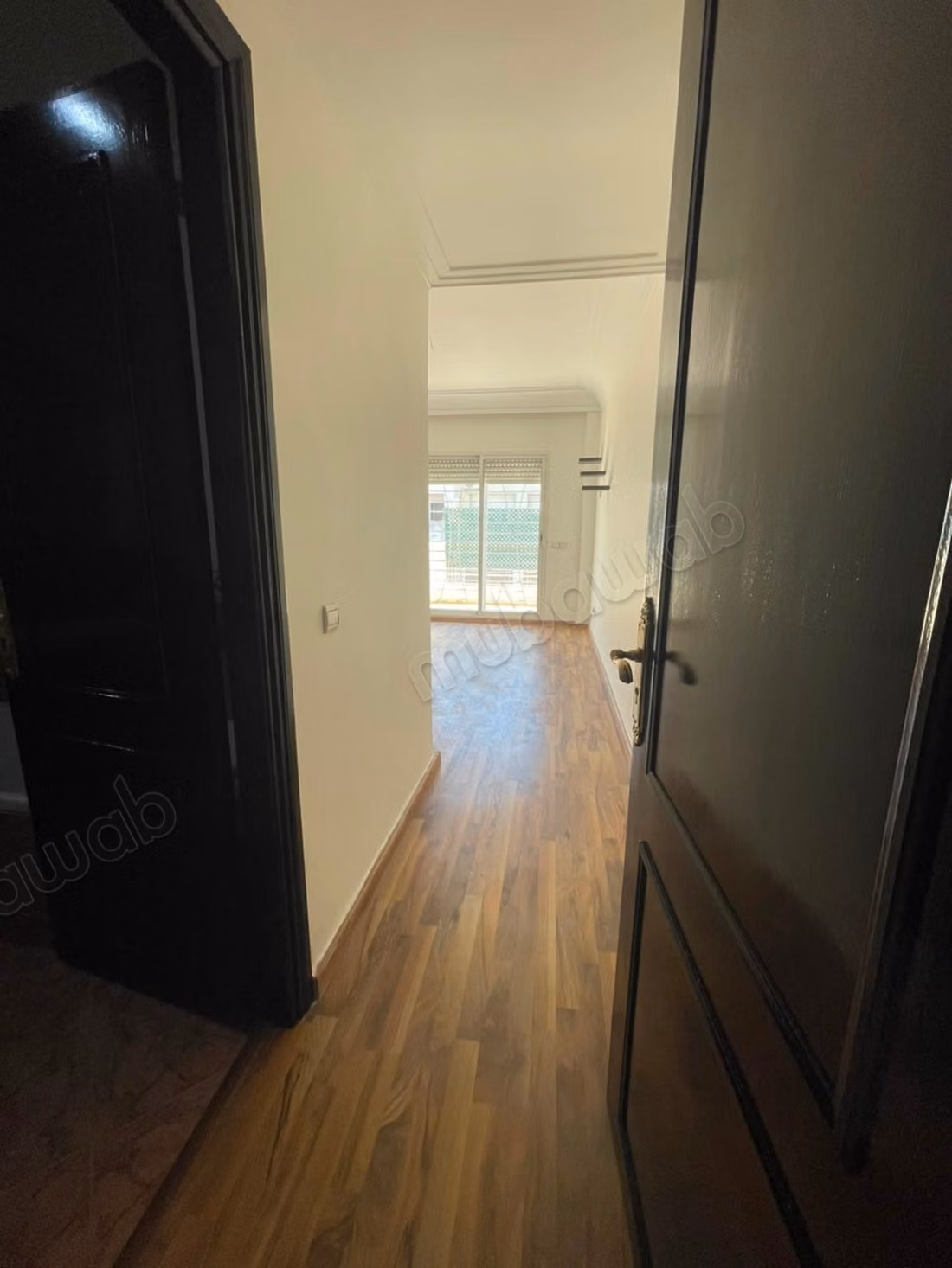 Vente d'un bel appartement à Les Hôpitaux. 2 pièces. Système de parabole et résidence sécurisée