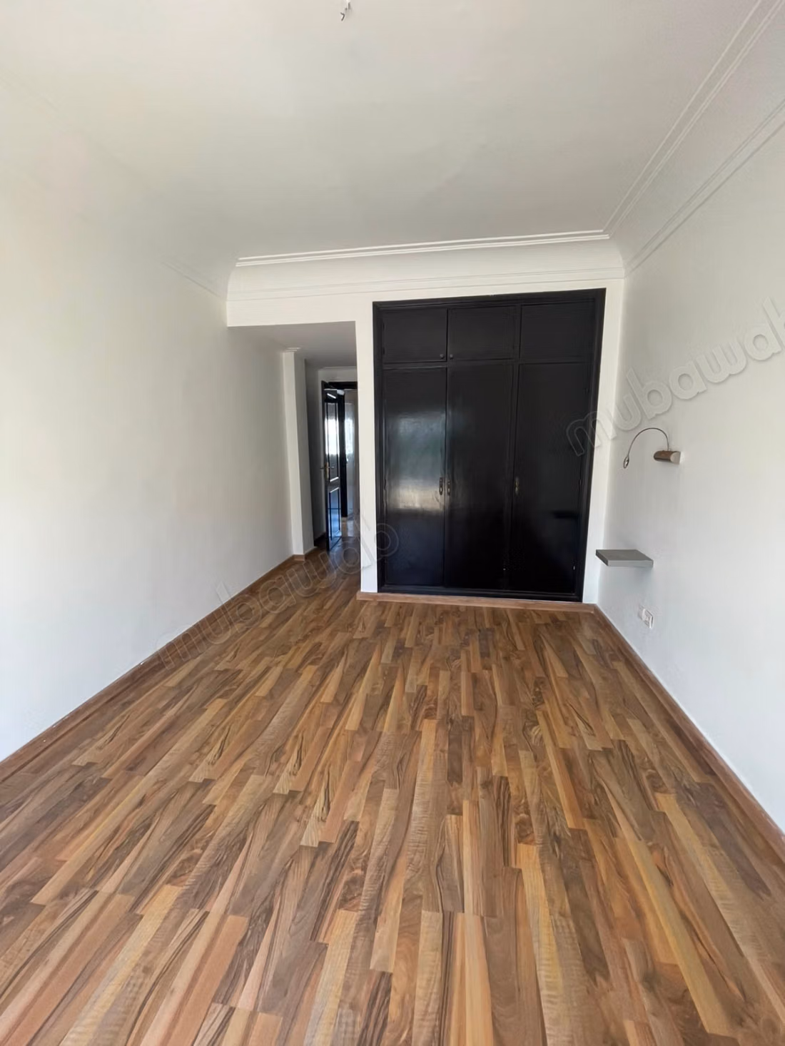 Vente d'un bel appartement à Les Hôpitaux. 2 pièces. Système de parabole et résidence sécurisée