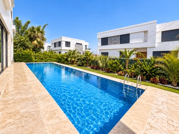 Villa amueblada con piscina en alquiler – El Menzeh