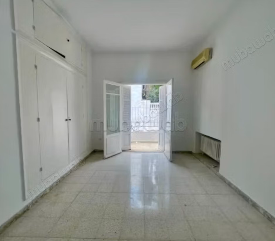 Villa rental with large garden in Mutuelleville