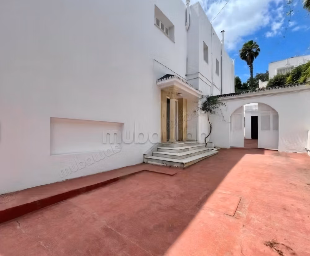 Villa rental with large garden in Mutuelleville