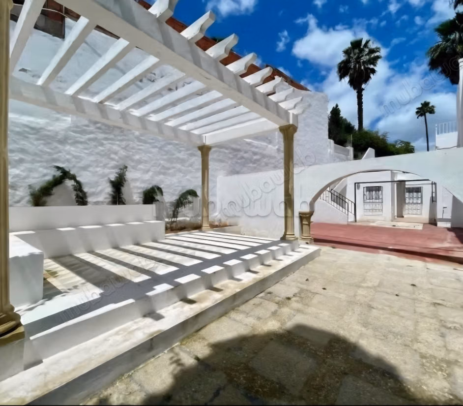 Villa rental with large garden in Mutuelleville