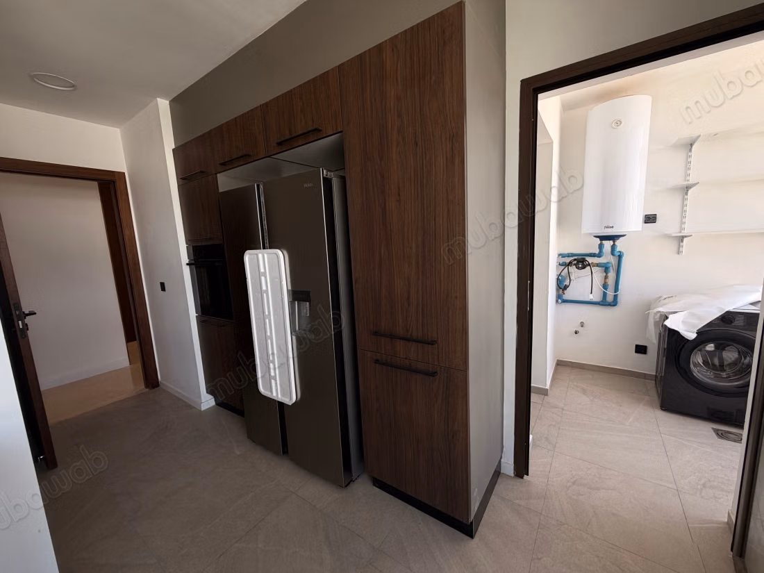 Appartement en location à Souissi. 4 chambres agréables. Avec ascenseur et terrasse