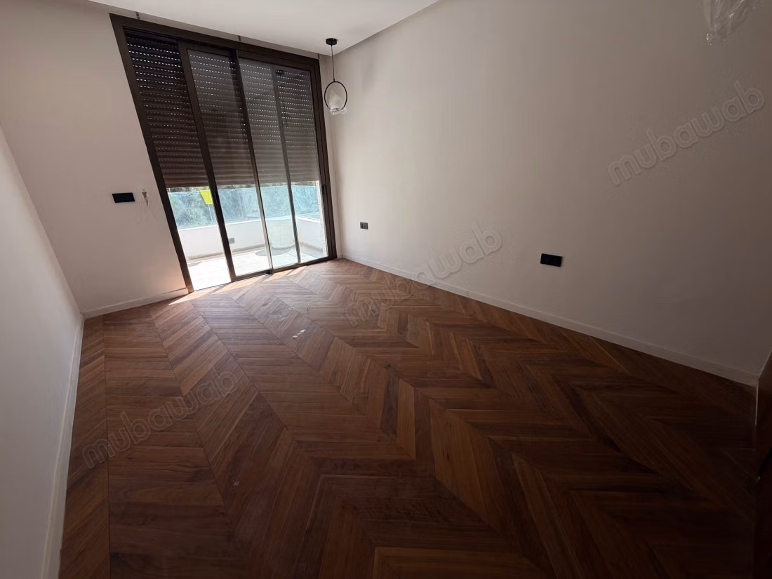 Appartement en location à Souissi. 4 chambres agréables. Avec ascenseur et terrasse