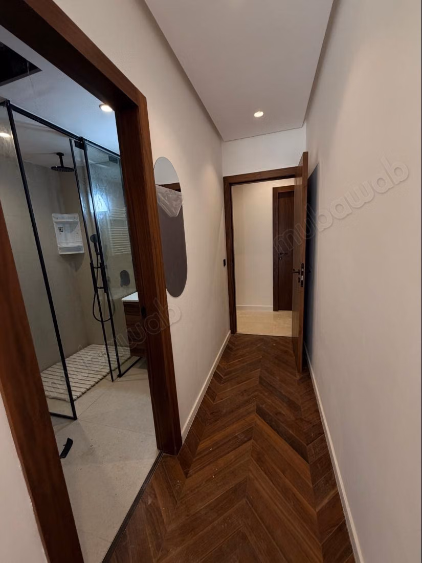 Appartement en location à Souissi. 4 chambres agréables. Avec ascenseur et terrasse
