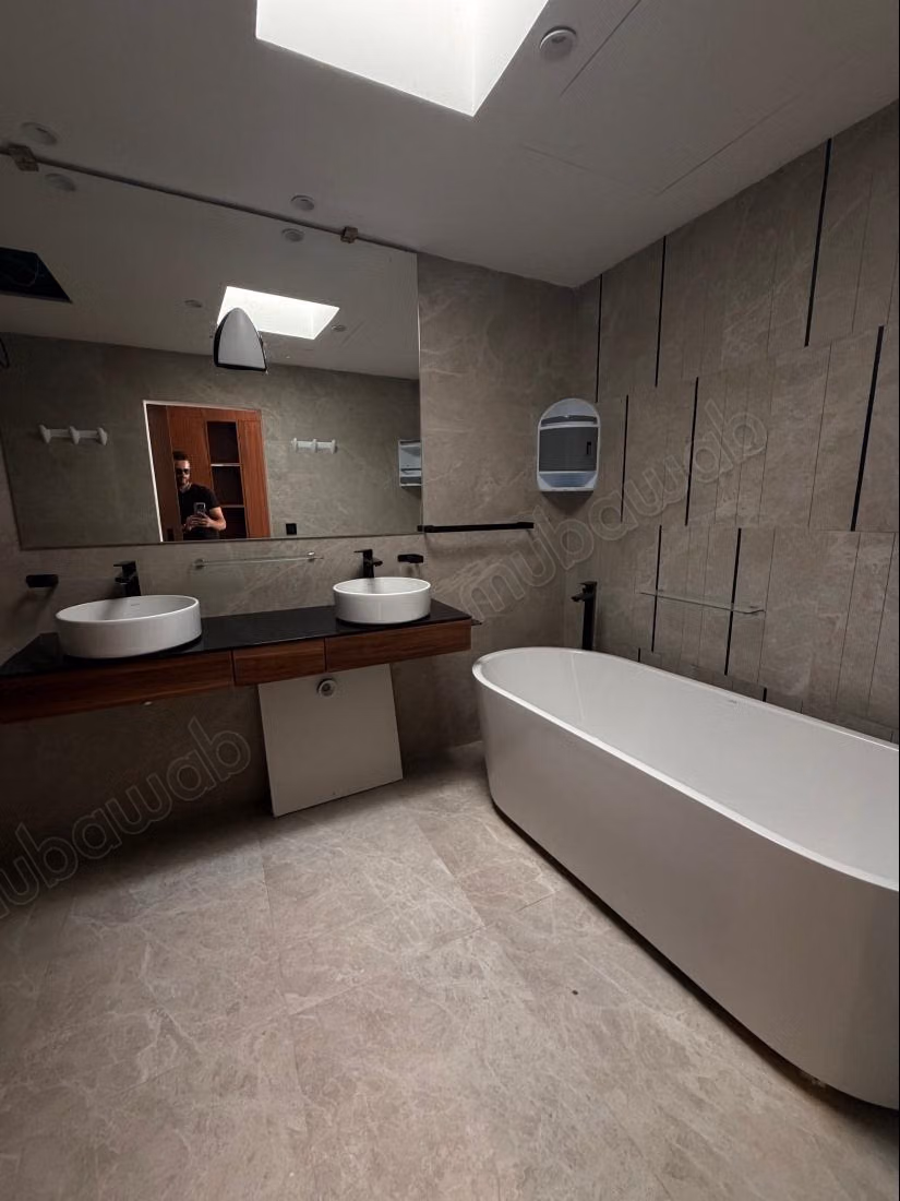 Appartement en location à Souissi. 4 chambres agréables. Avec ascenseur et terrasse